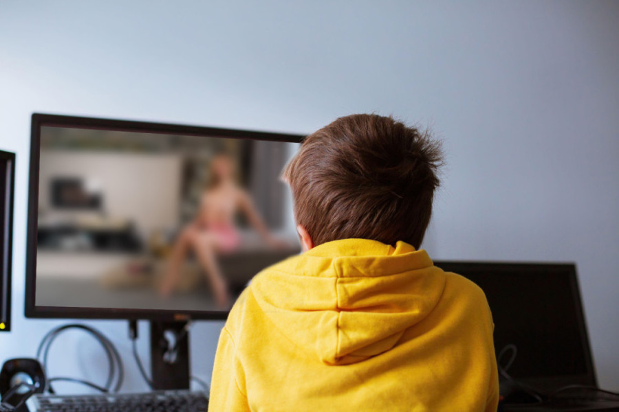 Horor na prometnom putu: Kolovoz se u sekundi urušio, nastala ogromna rupa (VIDEO)