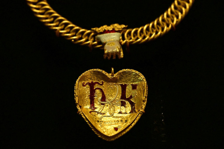 „Tjudorovo srce“ otkupljeno za astronomsku cifru: Javnost ponovo može da vidi fascinantan dragulj iz doba Henrija VIII  (FOTO)