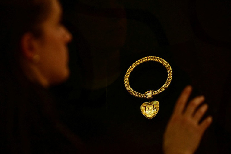 „Tjudorovo srce“ otkupljeno za astronomsku cifru: Javnost ponovo može da vidi fascinantan dragulj iz doba Henrija VIII  (FOTO)