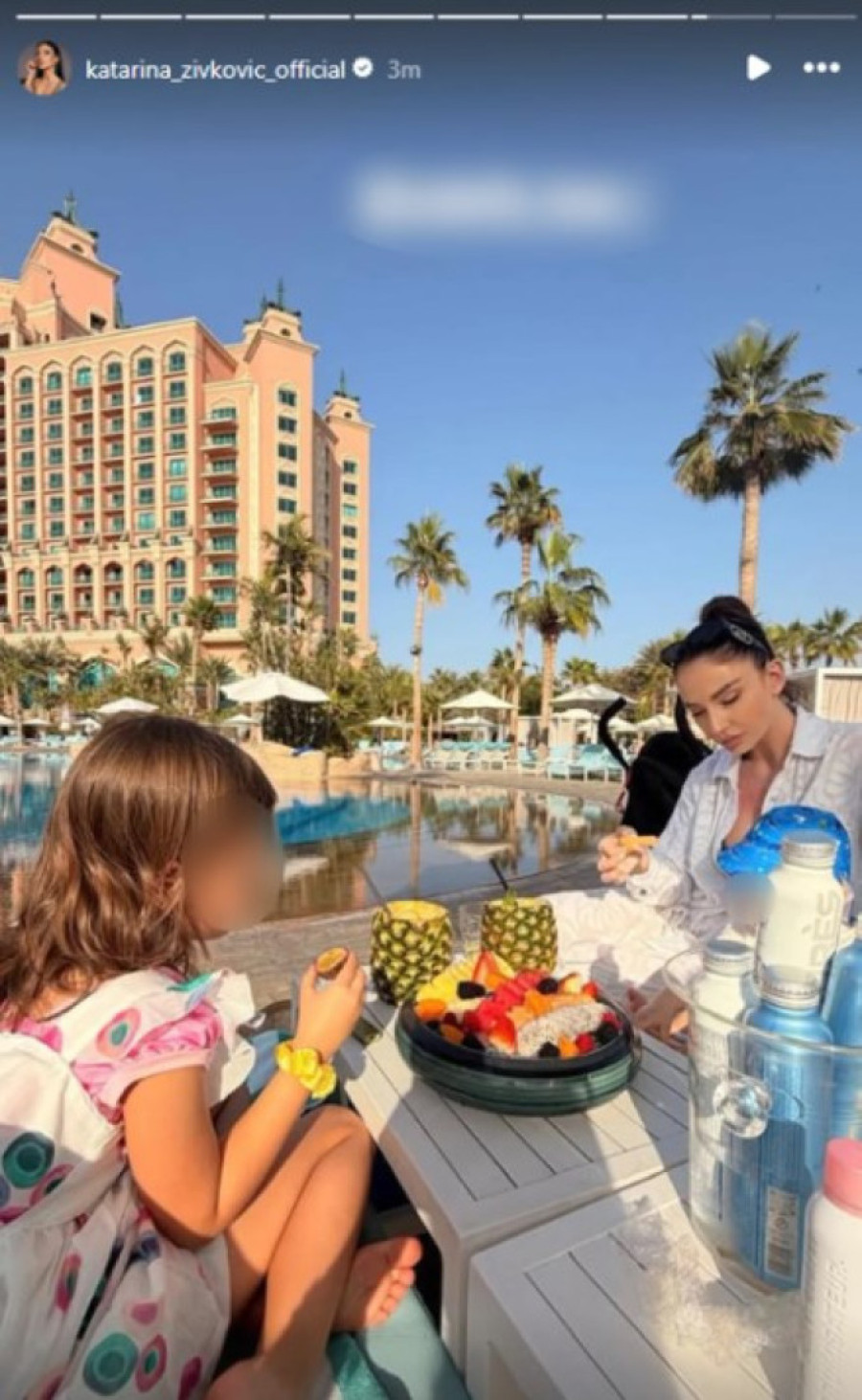Kaća Živković uživa sa sinom u Dubaiju: Pevačica podelila neodoljive kadrove (FOTO)