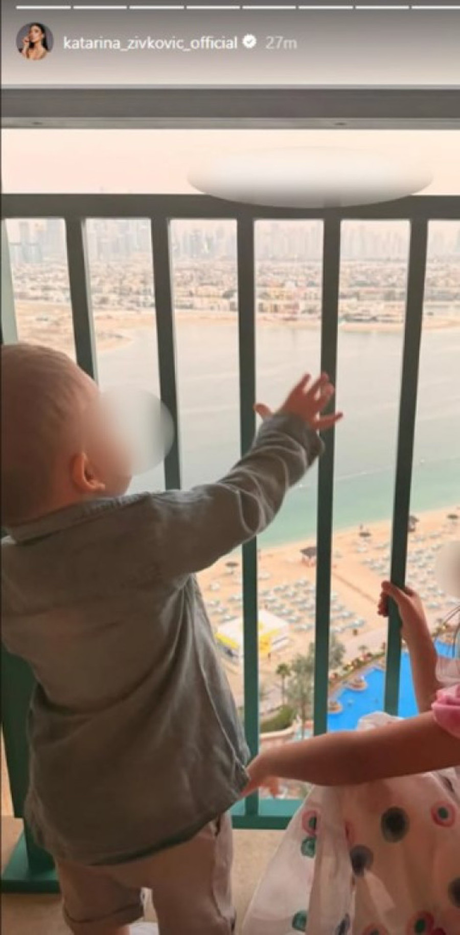 Kaća Živković uživa sa sinom u Dubaiju: Pevačica podelila neodoljive kadrove (FOTO)