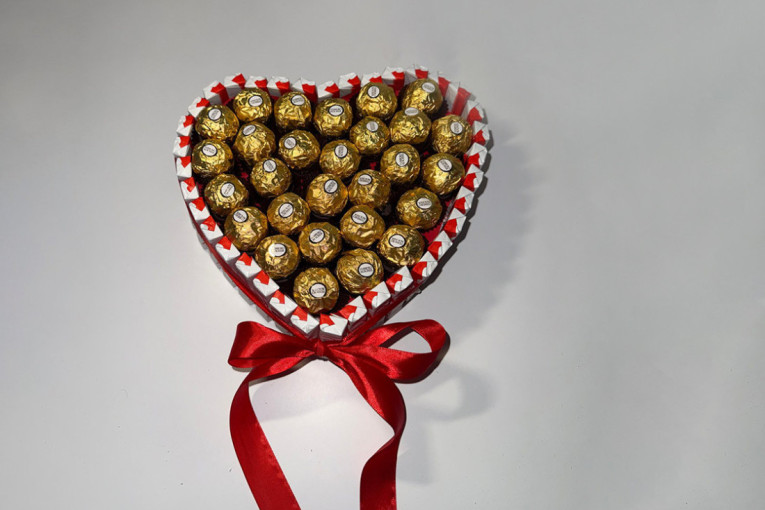 Parovi ih obožavaju: Anja iz Aranđelovca izrađuje ručno rađene poklone (FOTO)