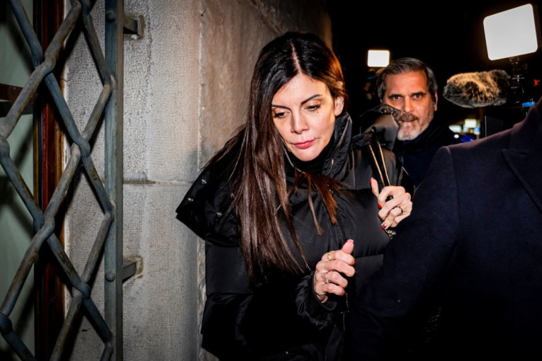 Porodice žrtava nasrnule na vlasnike bara smrti: Džesika Moreti se skoro rasplakala, oborena na zemlju tokom opšteg haosa (VIDEO)