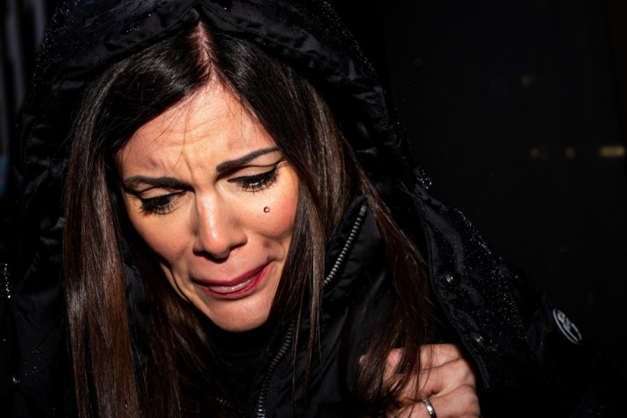 Porodice žrtava nasrnule na vlasnike bara smrti: Džesika Moreti se skoro rasplakala, oborena na zemlju tokom opšteg haosa (VIDEO)