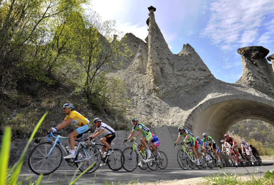 Švajcarske piramide: Kameni čuvari doline koji izgledaju kao da su iz drugog sveta, a zapravo su svedoci burne istorije planete (FOTO)