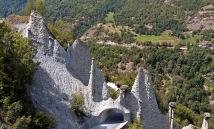Švajcarske piramide: Kameni čuvari doline koji izgledaju kao da su iz drugog sveta, a zapravo su svedoci burne istorije planete (FOTO)