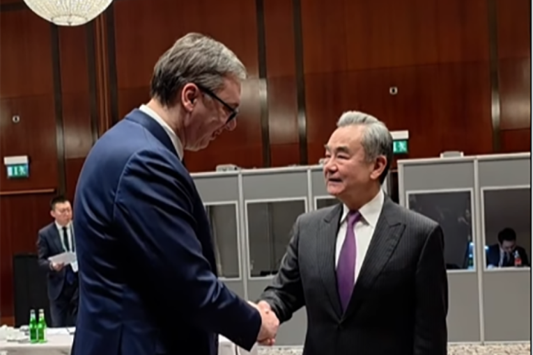 Saradnja sve čvršća: Vučić u Minhenu sa ministrom spoljnih poslova Kine (VIDEO)
