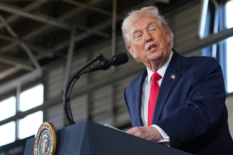 Bela kuća objavila neobičnu čestitku za Dan zaljubljenih: Grenland i Maduro u srcu, a poruke su hit (FOTO)