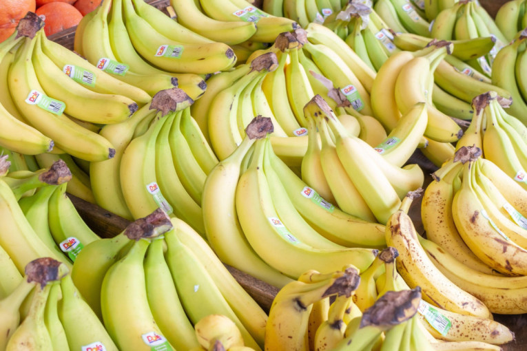 Ne bacajte prezrele banane, pametno ih iskoristite: Recept od samo dva sastojka donosi najkremastiji letnji užitak (VIDEO)