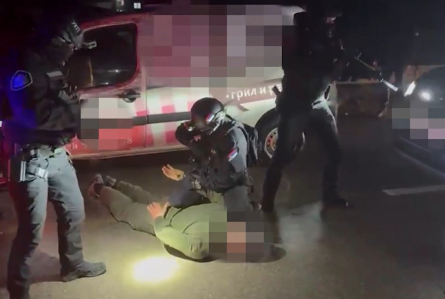 Devojčicu (13) udario automobil ispred tržnog centra u Beogradu: Od siline udarca letela nekoliko metara!