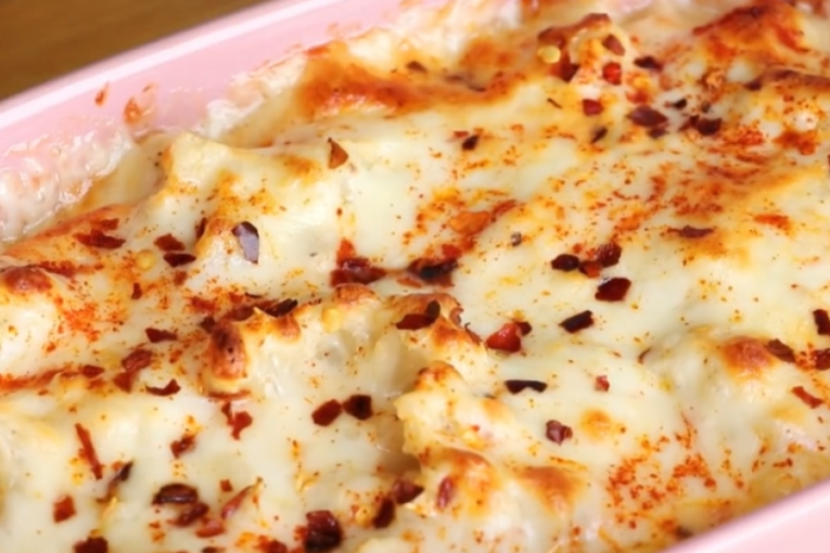 Recept dana: Zapečeni karfiol sa pavlakom i sirom je toliko ukusan da će ga jesti i oni koji ne vole ovo povrće