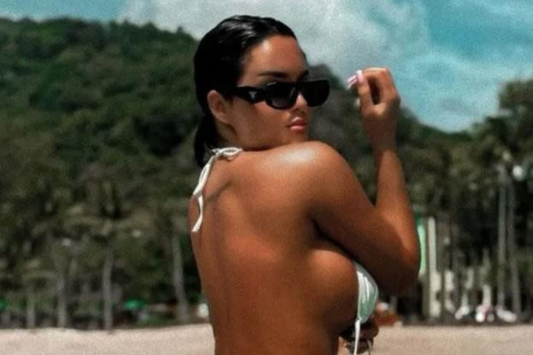 Skoro pa gola! Tijana Milentijević ponovo diže pritisak muškarcima vrelim izdanjima: Ovo je baš bezobrazno (FOTO)