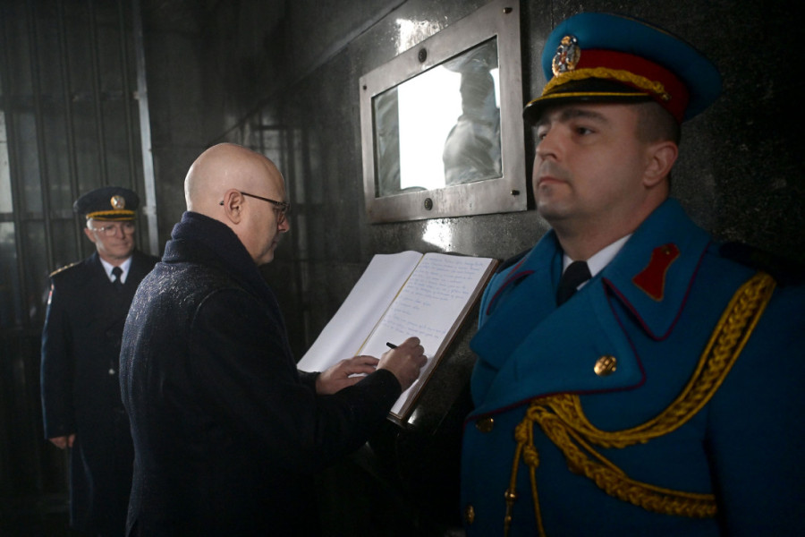 Miloš Vučević položio venac na Avali povodom Dana državnosti Srbije: Slava junacima svete odbrane! (FOTO/VIDEO)