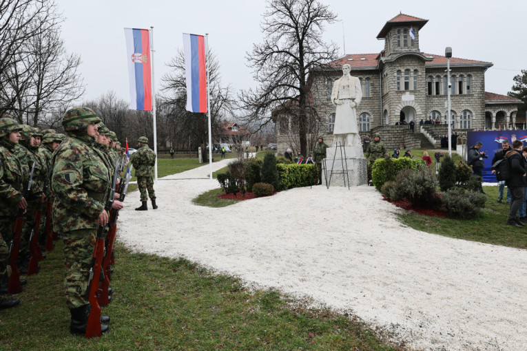 Orašac u znaku Sretenja: Počela državna ceremonija povodom Dana državnosti Srbije (FOTO)