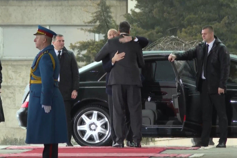 Svečanost ispred Palate Srbija: Vučić dočekao Ilhama Alijeva, predsednika Azerbejdžana (FOTO/VIDEO)