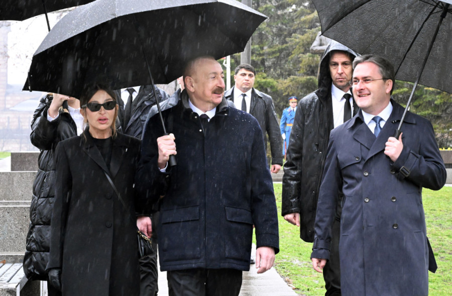 Novi skandal koji će uzdrmati kraljevsku porodicu: Sara Ferguson molila Epstina da je zaposli, pa i oženi!