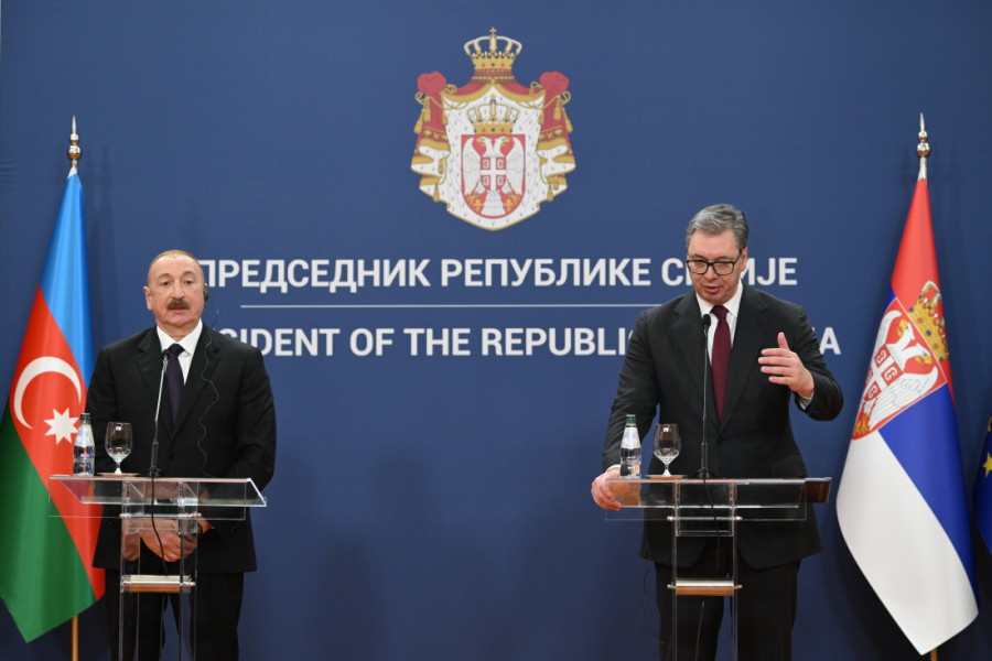 "Srpskom rodu ponos si i dika, proslavljamo rođendan našeg predsednika!": Omladinci priredili spektakl u Beogradu (VIDEO)