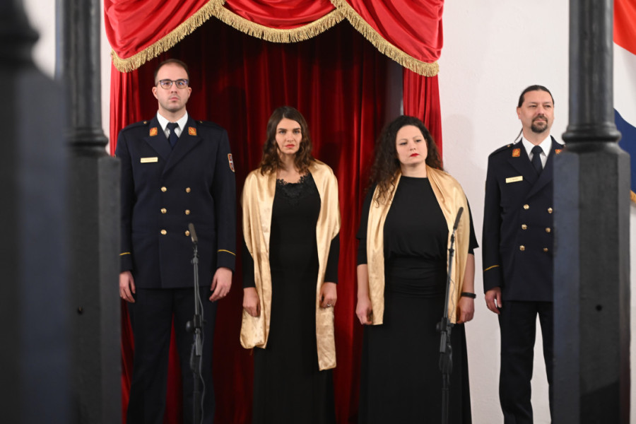 Svečana akademija u Kragujevcu, Brnabić poručila u besedi: Ispred svakog od nas jedan cilj i zavet, to je Srbija (FOTO/VIDEO)