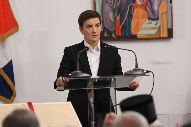 Svečana akademija u Kragujevcu, Brnabić poručila u besedi: Ispred svakog od nas jedan cilj i zavet, to je Srbija (FOTO/VIDEO)