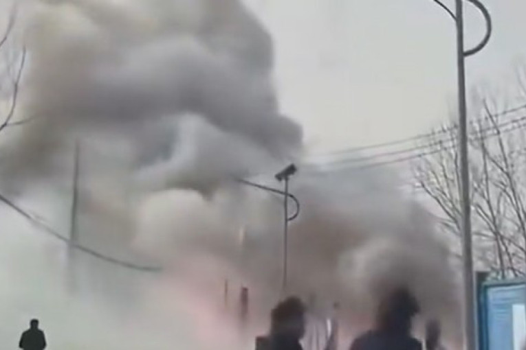 Stravična eksplozija u prodavnici vatrometa: Poginulo osmoro, ima povređenih! (VIDEO)