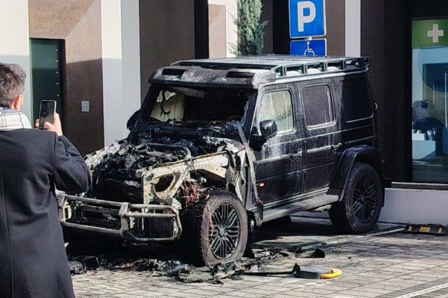 Oglasila se devojka Bake Praseta: Evo gde je bila kad je buknula vatra! (FOTO)