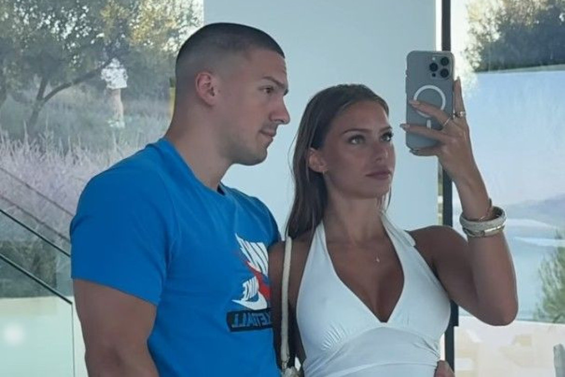 Oglasila se devojka Bake Praseta: Evo gde je bila kad je buknula vatra! (FOTO)