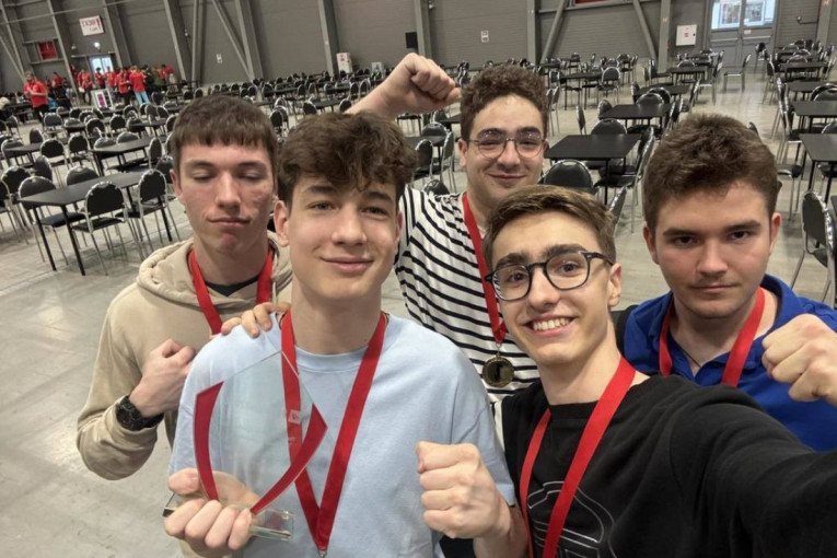 Gimnazijalci genijalci: Neprikosnoveni fizičari u Evropi (FOTO)