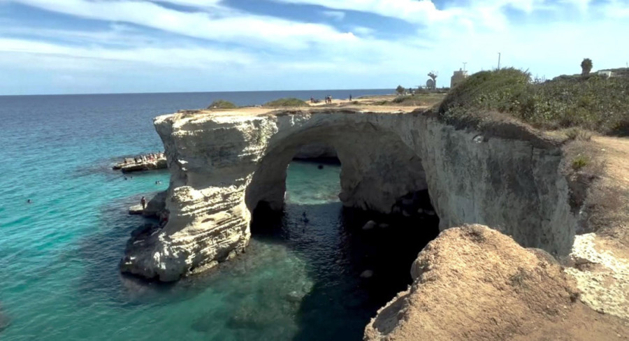 Pulja ostala bez važnog simbola: Luk zaljubljenih urušio se baš na Dan zaljubljenih (FOTO)