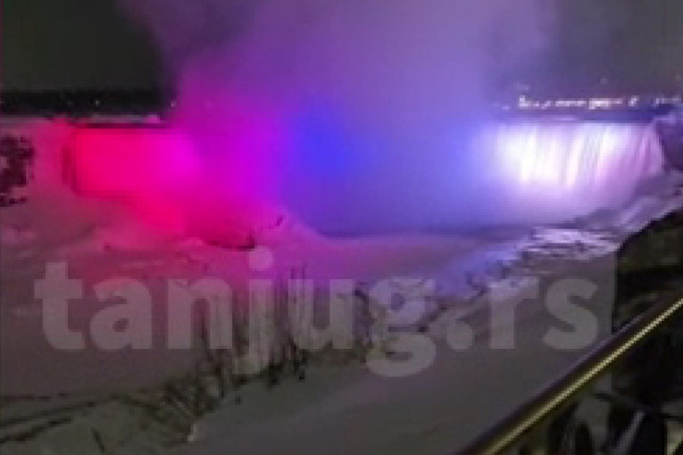 Moćna poruka za Sretenje: Nijagarini vodopadi u crveno-plavo-belom (VIDEO)
