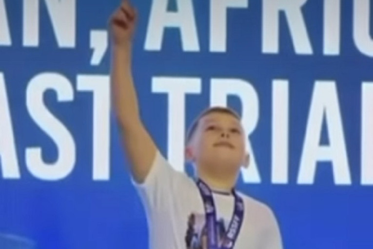 Izgubio majku pre dva meseca, pa osvojio Evropu! Ovaj potez malog Bodana je rasplakao Srbiju (VIDEO)