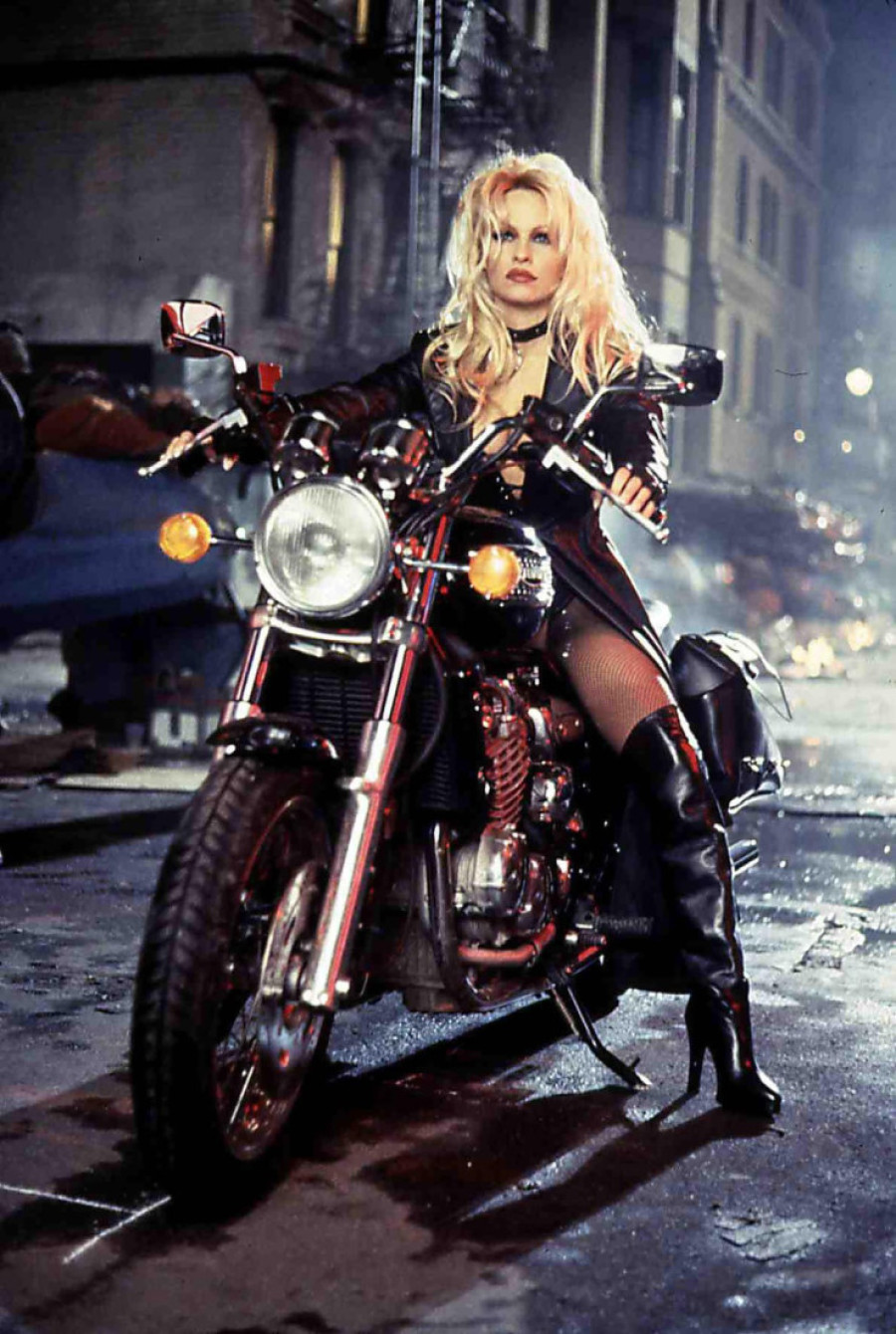 Pamela Anderson je tek posle 30 godina pogledala svoj najgori film: Jednu stvar nije mogla da podnese (FOTO/VIDEO)