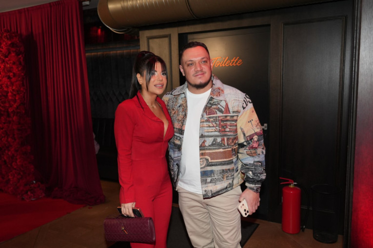 Ko je nova Gastozova devojka? Tina Amore večeras ulazi u Elitu! (FOTO)