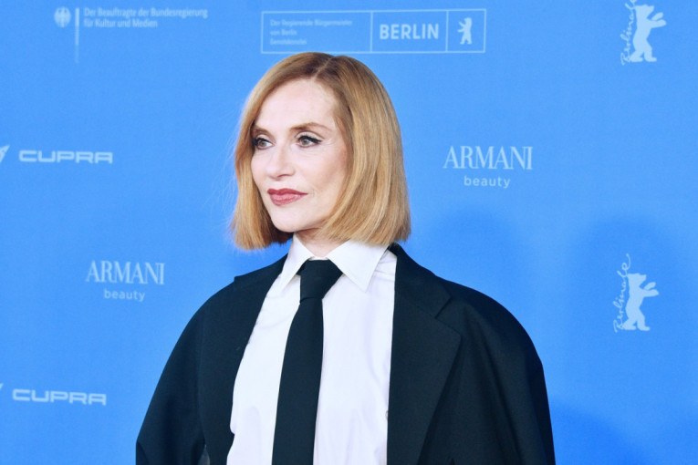 Svi su ostali u čudu zbog njenog mladolikog izgleda u osmoj deceniji života: Izabel Iper se pohvalila i novom trendi frizurom (FOTO)