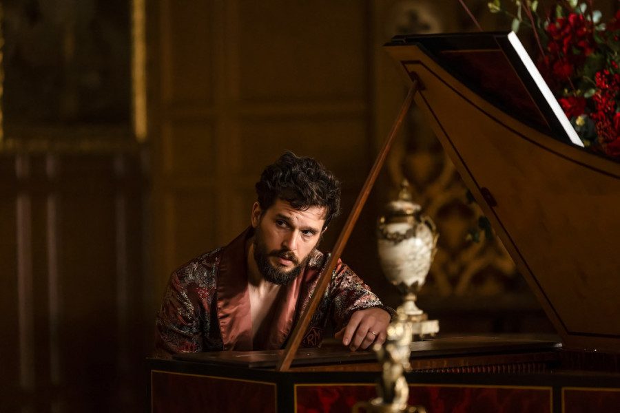 Oboje smo se skoro ispovraćali: Urnebesna reakcija Sofi Tarner i Kita Haringtona nakon poljupca u novom filmu (VIDEO)