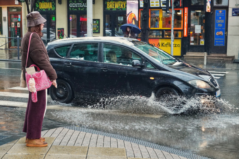 Da li Srbiji preti potop? Stiglo upozorenje: U naredna tri dana pašće kiše kao za ceo mesec