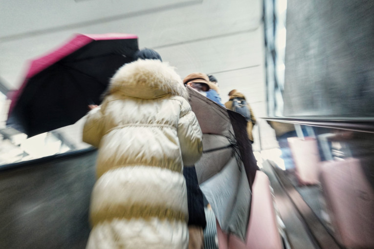 Gorelo potkrovlje u zoru u centru Beograda!