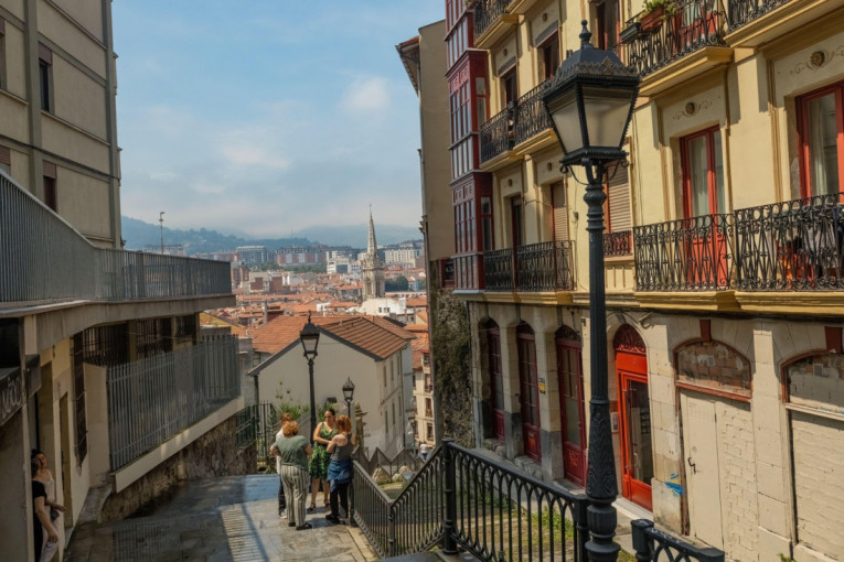 Ovaj grad na severu Španije je simbol preporoda: Šetnja starim delom i predivni prizori će vas naterati da ponovo dođete (FOTO)