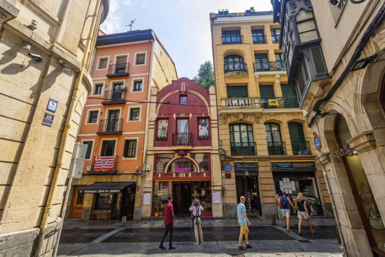 Ovaj grad na severu Španije je simbol preporoda: Šetnja starim delom i predivni prizori će vas naterati da ponovo dođete (FOTO)