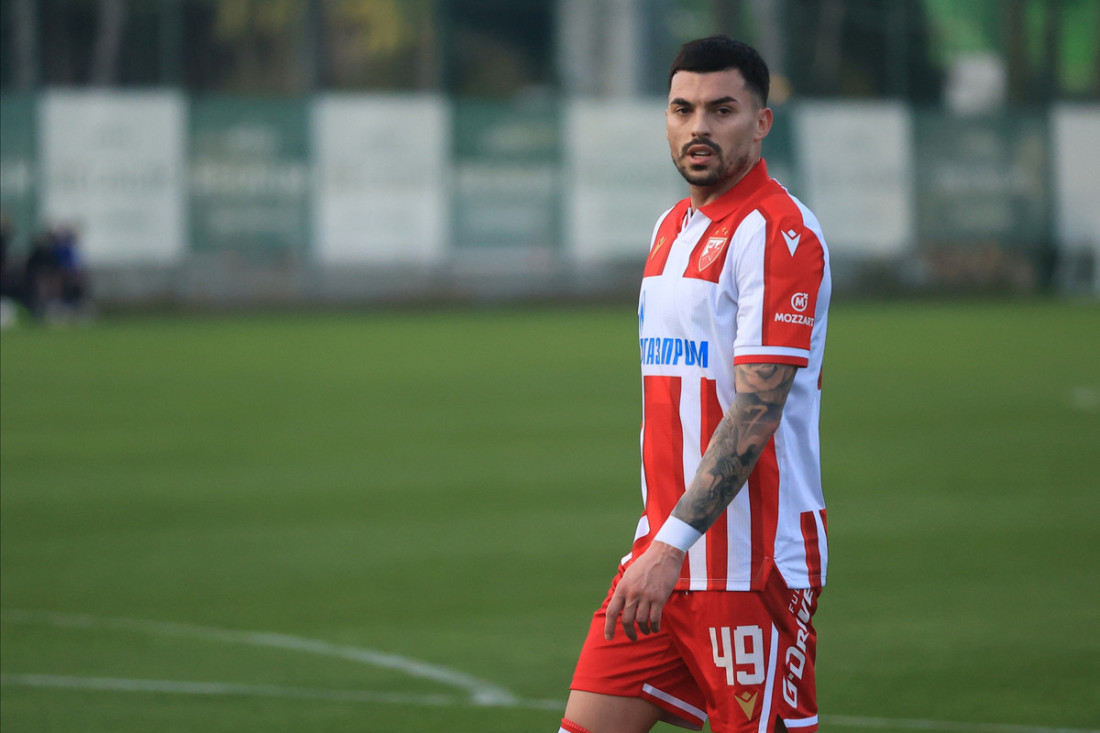 Oglasio se Radonjić nakon suspenzije: Crveno-bela srca i misteriozna poruka!