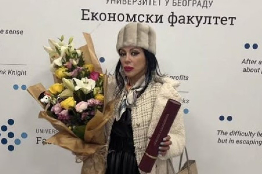 Diplomirala ćerka Vesne Vukelić Vendi! Pevačica se odmah pohvalila diplomom! (FOTO)