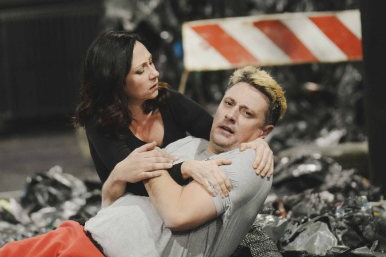 Andrija Milošević je novi "Kralj Ibi": Zakoračite u Haos u Beogradskom dramskom pozorištu (FOTO)