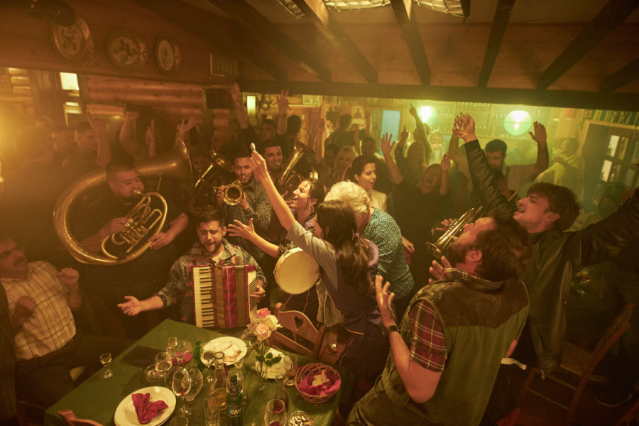 Šta se sve dešava kada zet dolazi da upozna oca svoje devojke: Urnebesna domaća komedija "Sportsko srce" uskoro u bioskopima (VIDEO)