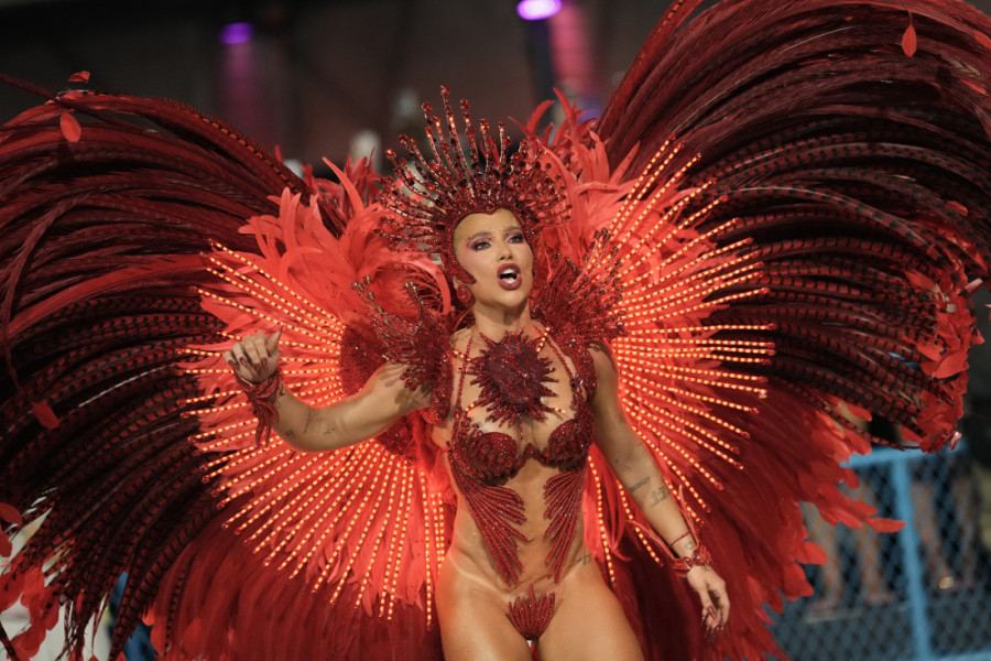 Magični Rio gori od ritma: Takmičarski deo Karnevala završen, grad čeka šampiona, a spektakl boja i plesa još traje (FOTO)