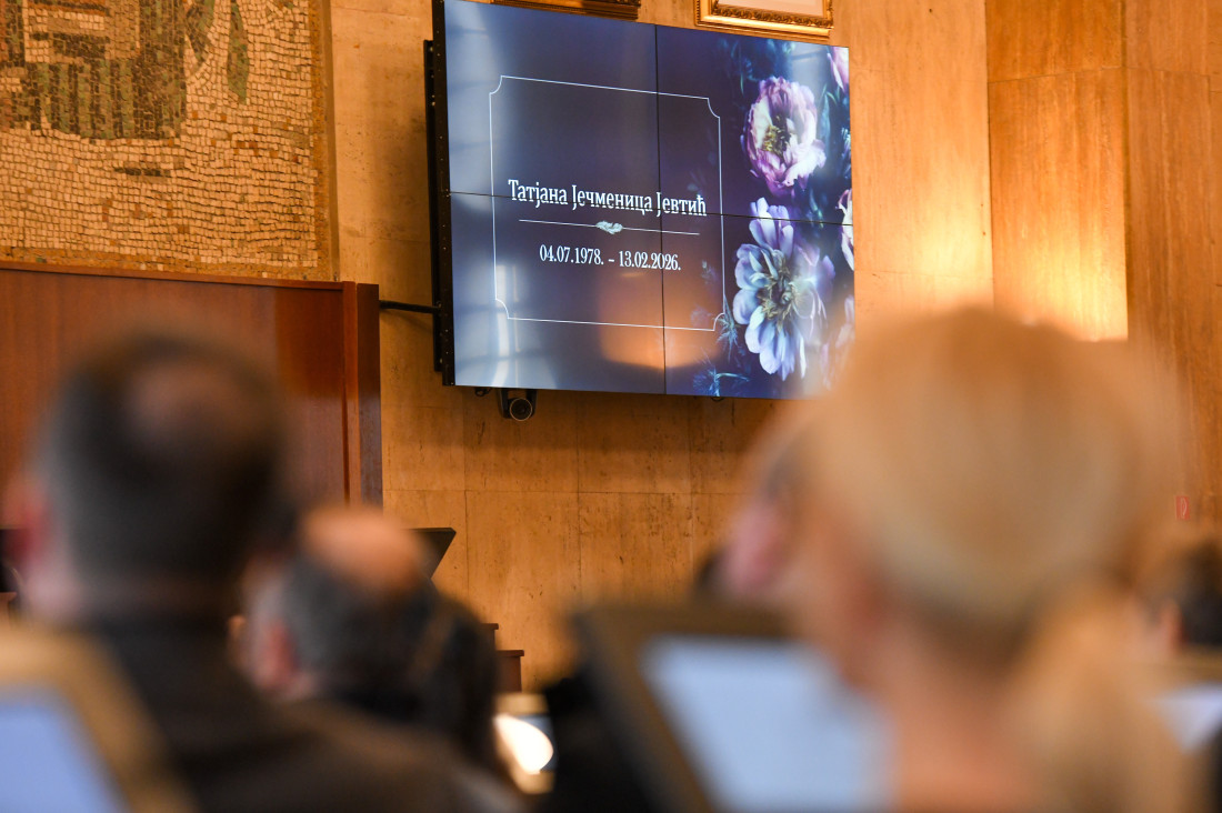 Zbogom, Tatjana: Boba doneo bele ruže, stigli rukometaši (FOTO/VIDEO)