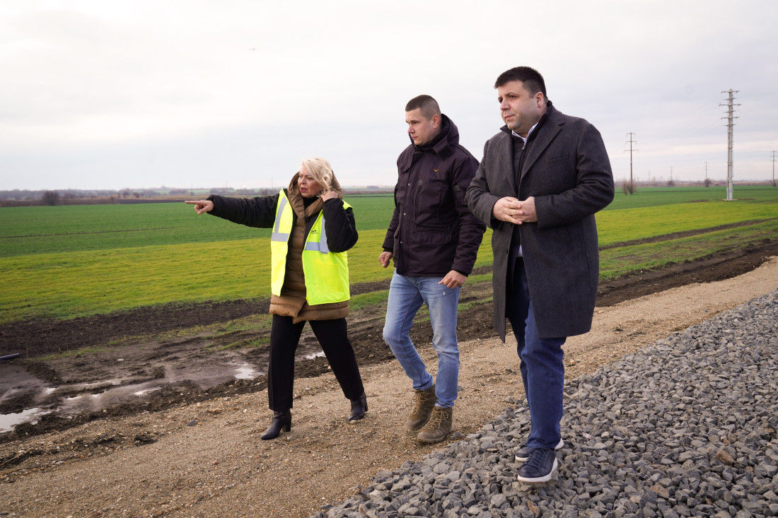 Naslovne strane dnevnih novina: Prelistavanje štampe za 19. februar 2026. godine