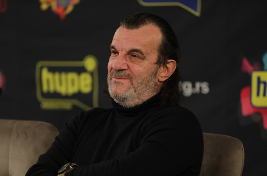 "Hoćeš da ti dođem da mi ga staviš?" Boki 13 udario na Lukasa! (FOTO)