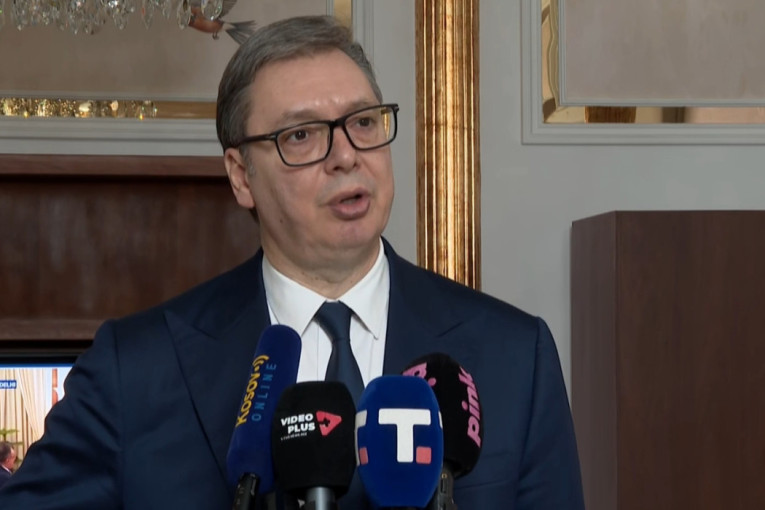 Vučić iz Nju Delhija: Razgovarao sam s Makronom 45 minuta, kao i sa Plenkovićem, rekao mi je da vojni savez nije usmeren prema Srbiji