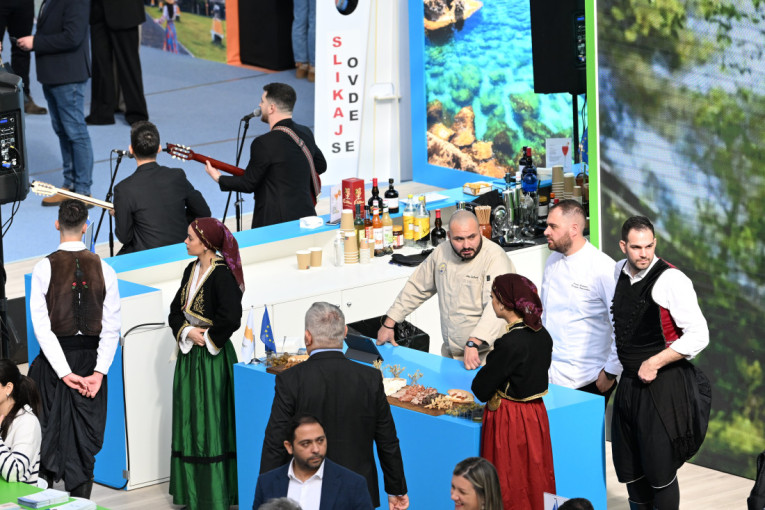 Velika gužva na Sajmu turizma: Posetioci u redovima jure popuste i besplatne karte! (FOTO/VIDEO)