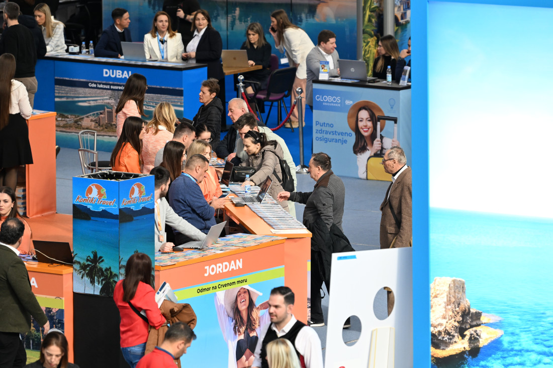 Velika gužva na Sajmu turizma: Posetioci u redovima jure popuste i besplatne karte! (FOTO/VIDEO)