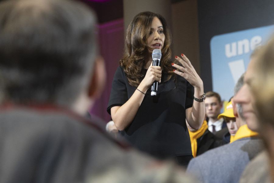 Ona je nova zvezda francuske desnice: Bila je sa Sarkozijevim sinom, sada je Zemurova ljuba, a obletala je i oko Trampa (FOTO)